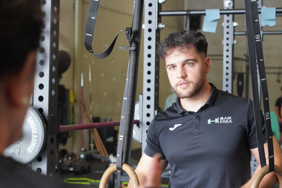Alberto guiando un entrenamiento en MAIKEGEA